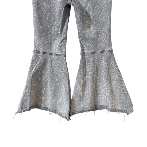 We The Free Just Float On Flare Jeans Light Wash Geo Print Size 28 - Picture 13 of 16